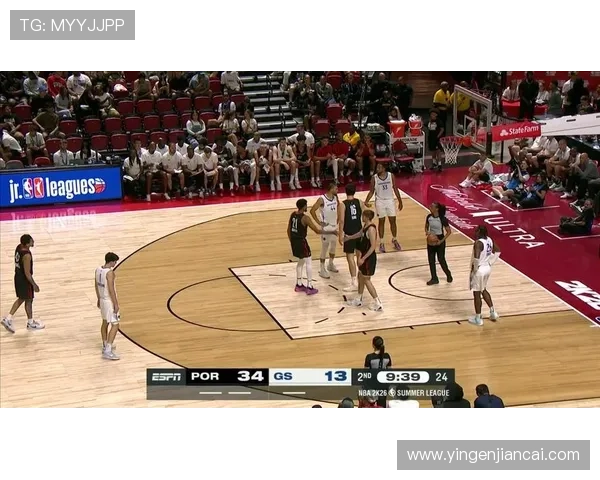 勇士与开拓者季前赛对决首节战况:双方激烈争锋开局精彩纷呈 勇士与开拓者季前赛对决首节战况:双方激烈争锋开局精彩纷呈