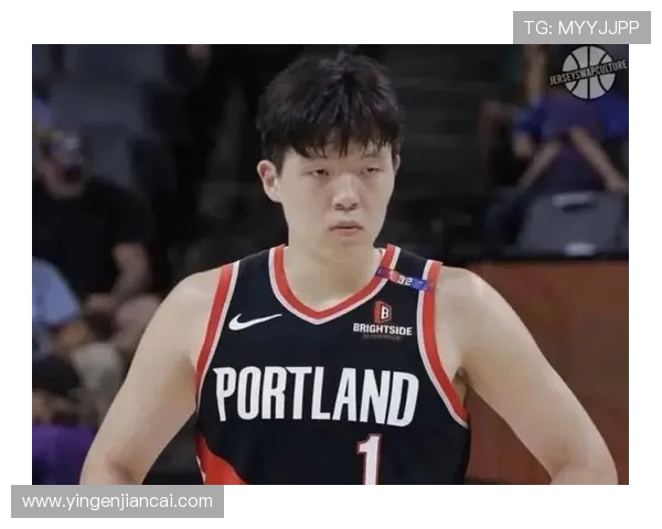 开拓者媒体日杨瀚森幽默调侃英语水平称只会篮球和简单对话 开拓者媒体日杨瀚森幽默调侃英语水平称只会篮球和简单对话